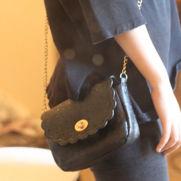 ASOS Ostrich Crossbody Bag With Scallop Flap - Picture 4 of 4